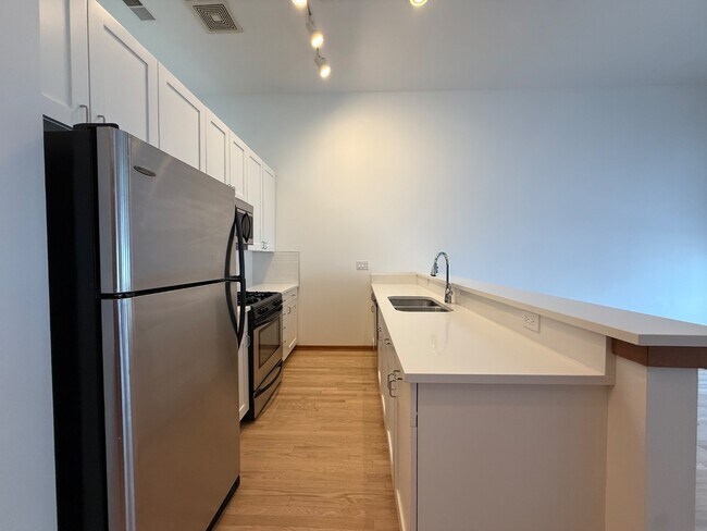Foto del edificio - Gorgeous 2 Bedroom Apartment in Avondale - Laundry In Unit!