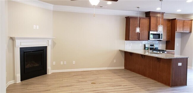 Building Photo - 20 Bromes St