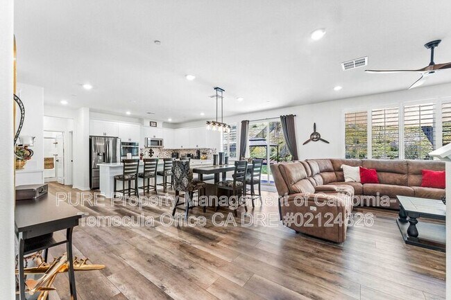 Foto del edificio - 33116 Table Rock Dr