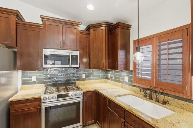 Foto del edificio - 114 S Beyerville Pl