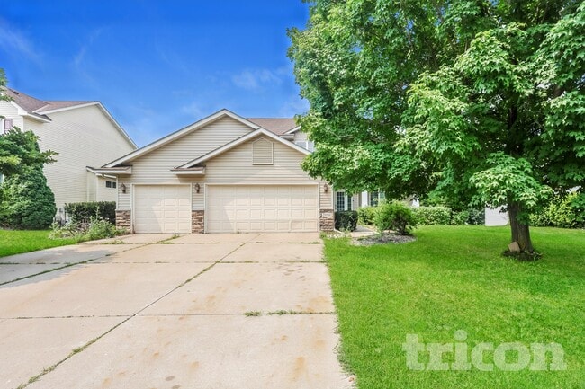 Building Photo - 2056 Staghorn Dr