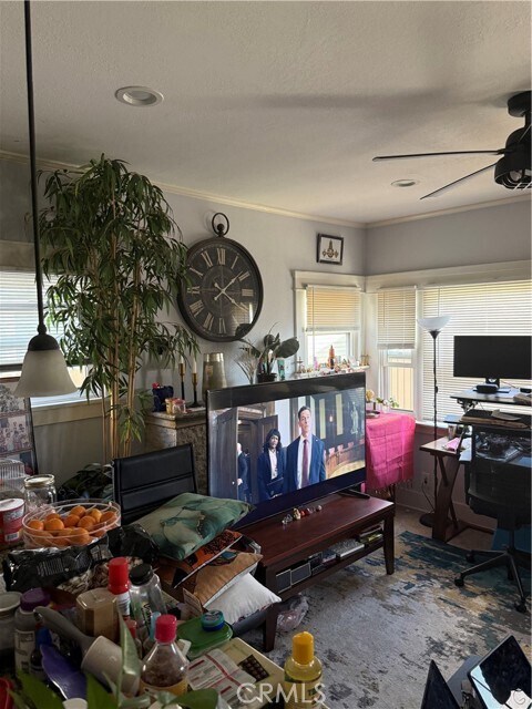 Foto del edificio - 3031 E 7th St