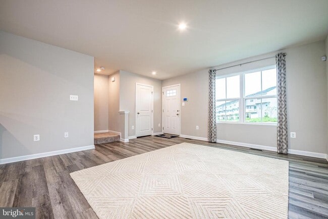 Building Photo - 214 SPRING