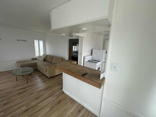 Building Photo - 312 Rosecrans Ave