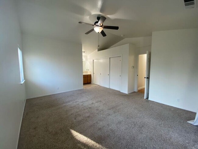 Foto del edificio - 1947 Henshaw Ave