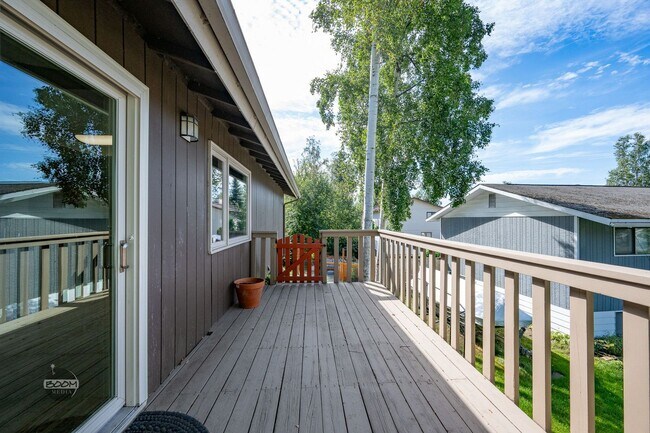 Building Photo - Bright Anchorage Home in Prime Location
