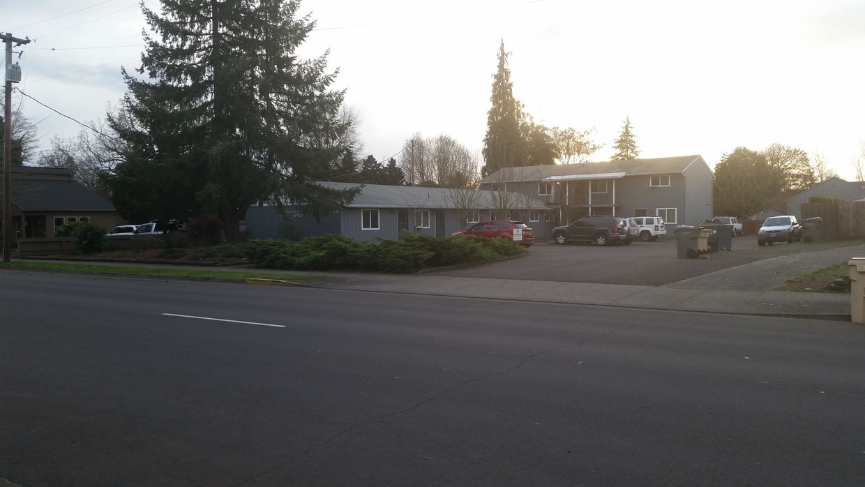 Primary Photo - 250 S Main St
