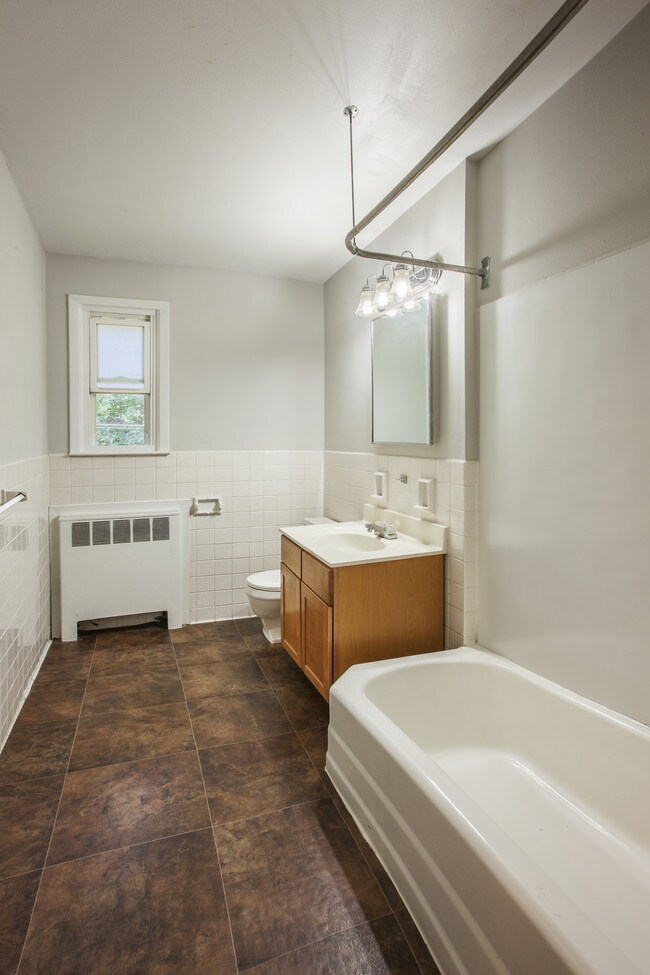 Riverhill Apartments Rentals Menands, NY