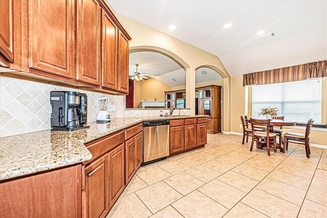 Building Photo - 89 E Montfair Blvd