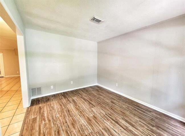 Building Photo - 612 Littlewood