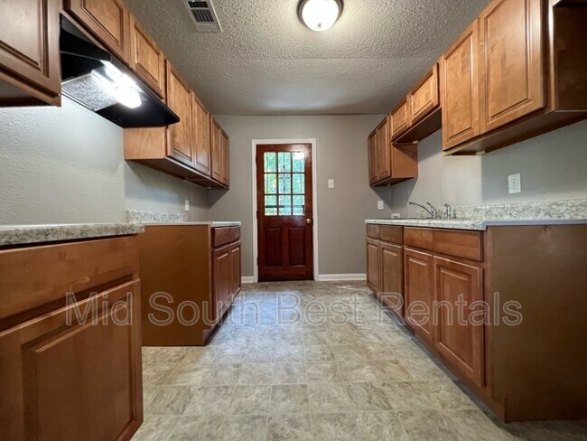 Building Photo - 1092 James St