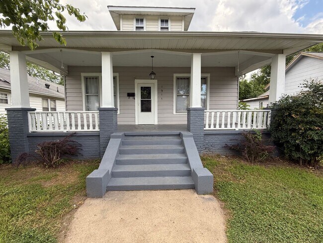 Building Photo - Beautiful 3 bedroom Craftsman  for rent