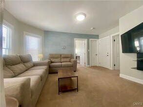 Building Photo - 10 Maple Ave