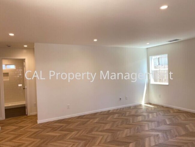 Foto del edificio - 3 bedroom 2 bathroom single level home!