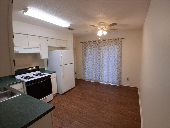 Building Photo - 6807 Colony Loop Dr