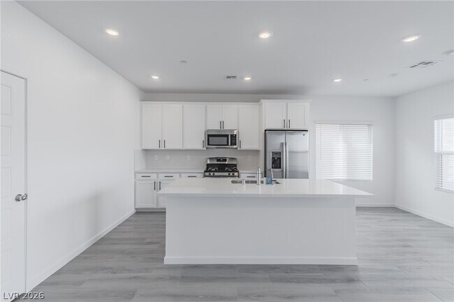 Foto del edificio - 9940 Kimura Hls Ave