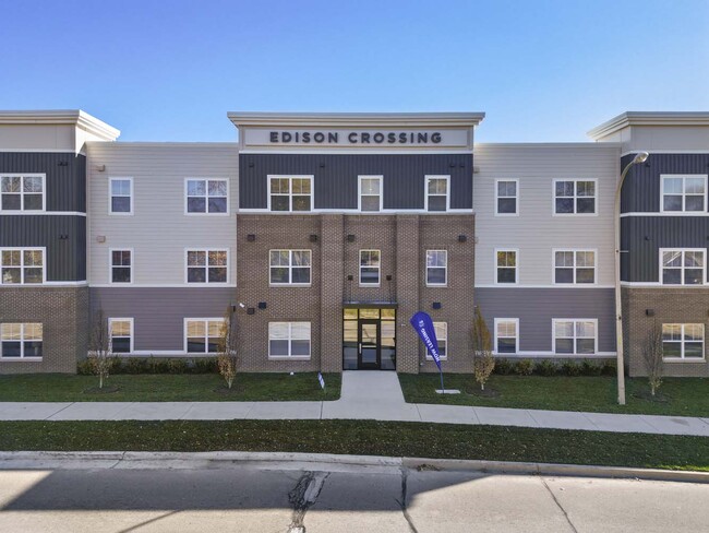 Building Photo - Edison Crossing LP