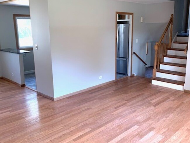 Building Photo - 902 Brentwood Ln