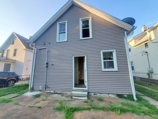 Foto del edificio - 2010 Forestdale Ave