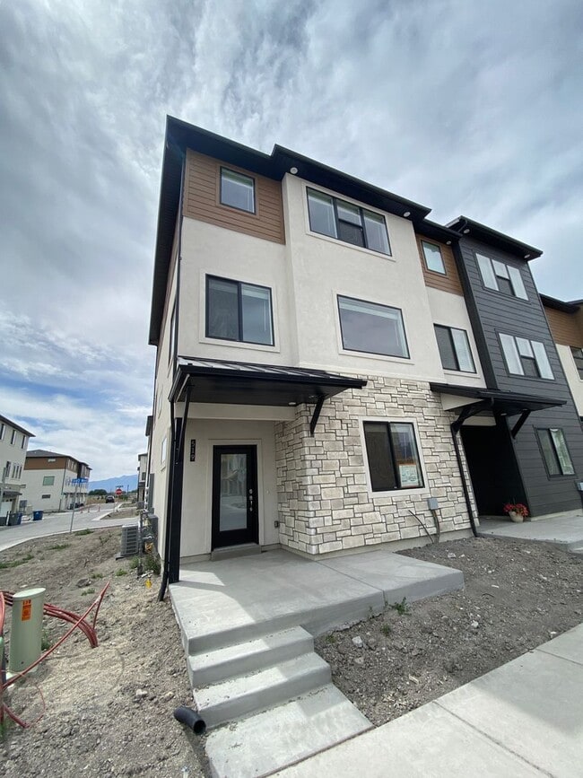 Building Photo - 519 S 1040 W