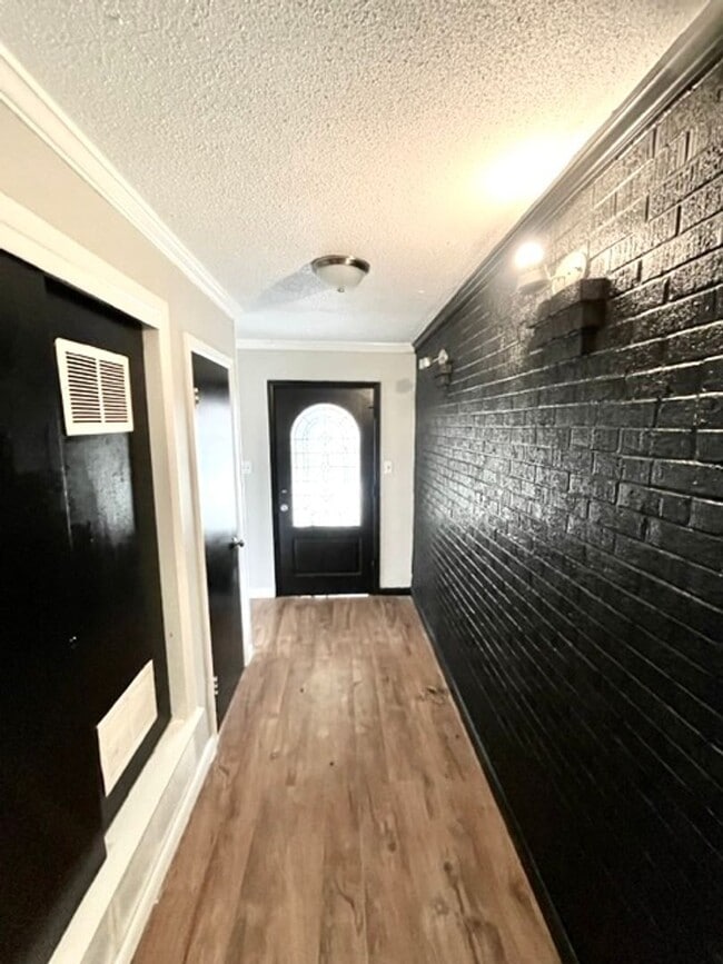 Building Photo - 904 Freeman! Coming Soon!