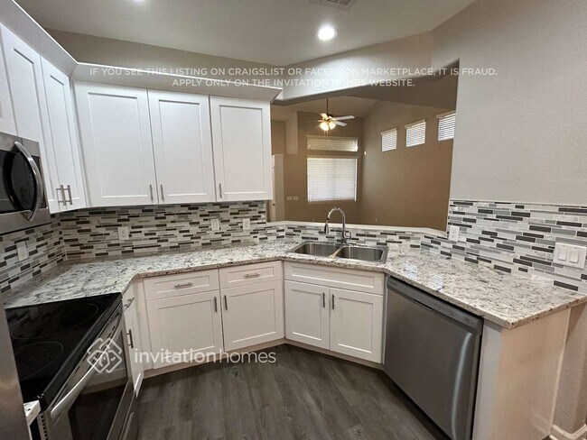 Foto del edificio - 14283 W Lexington Ave