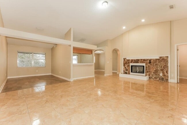 Building Photo - 1002 Pinehaven Ct
