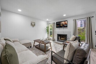 Building Photo - 6413 Chimney Creek Cir