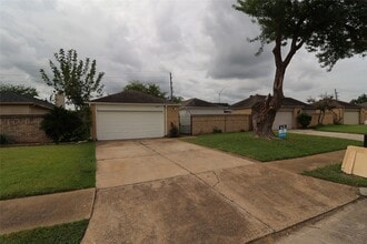 Building Photo - 14939 Heritage Wood Dr