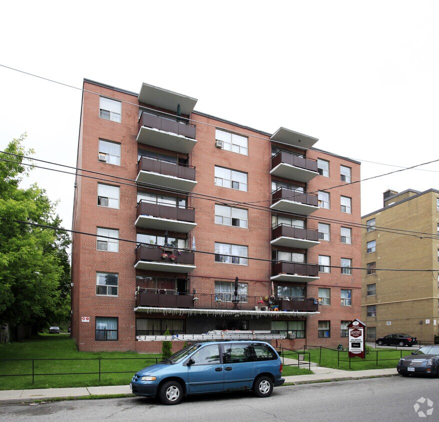 11 Glenburn Apartments 11 Glenburn Ave Toronto, ON