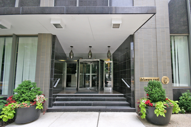 Primary Photo - 253 E Delaware Pl