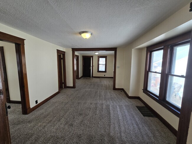 Foto del edificio - 417 W Walnut St