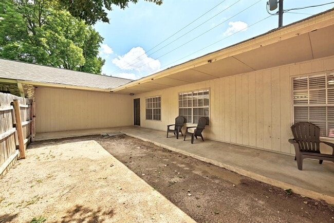 Building Photo - 8204 Exmoor Dr