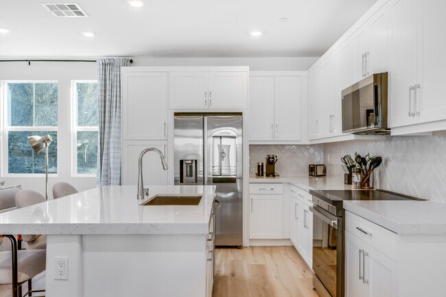 Building Photo - 414 Caliper Way