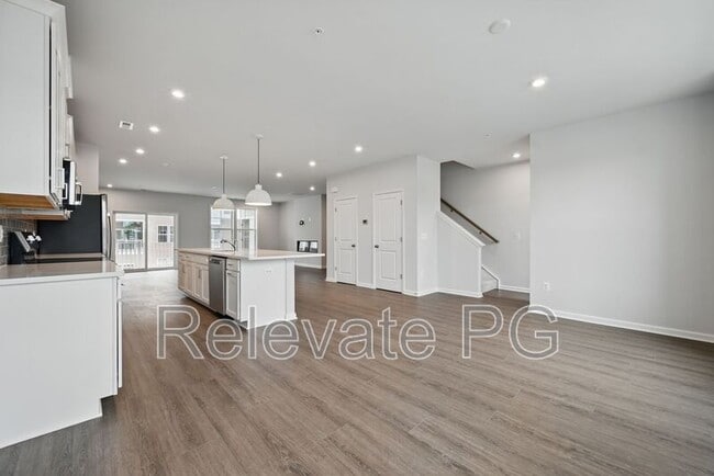 Building Photo - 636 Brookwood Glen Terrace