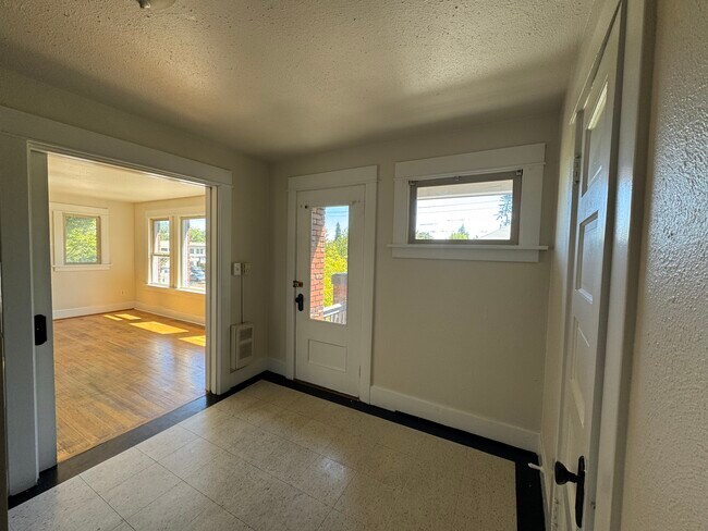 Building Photo - Stephens Properties 1301