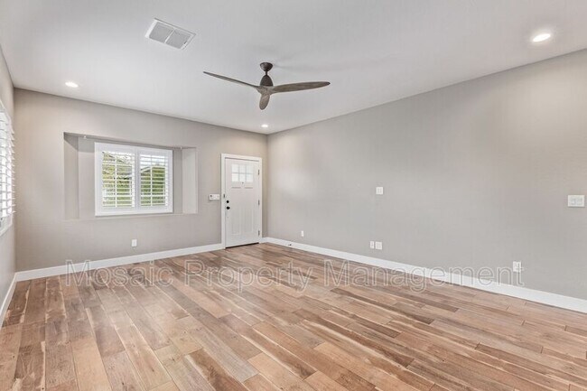 Building Photo - 5009 S 11th Pl