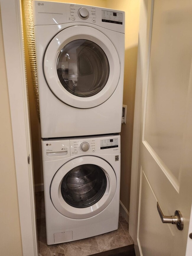 Building Photo - 20376 86 Av