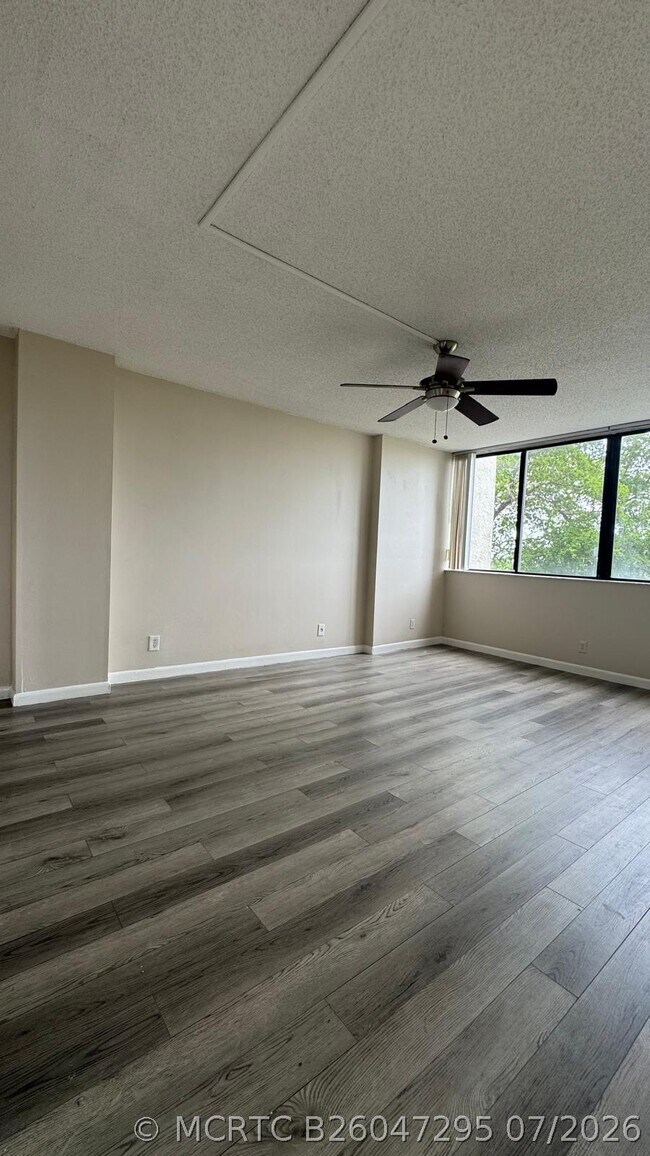 Foto del edificio - 4222 Inverrary Blvd