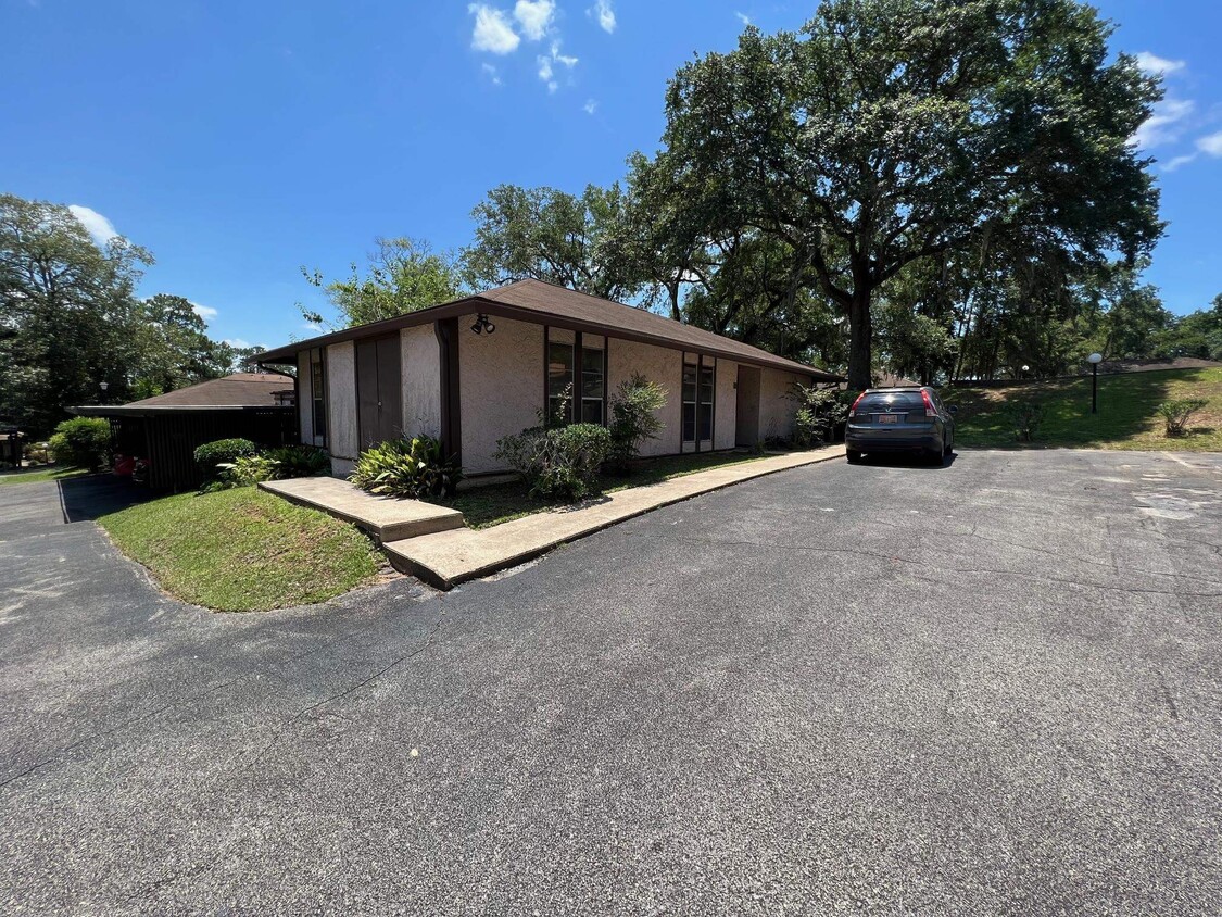 Foto principal - 420 Westwood Dr