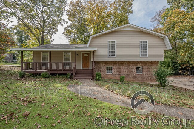 Building Photo - 1400 Pine Tree Dr