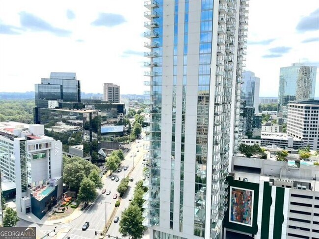 Foto del edificio - 3382 Peachtree St NE