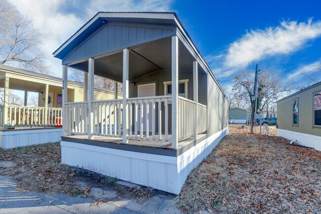 Building Photo - 3201 E MacArthur Rd