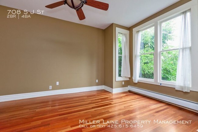 Building Photo - 4 Bedroom Victorian Row House!