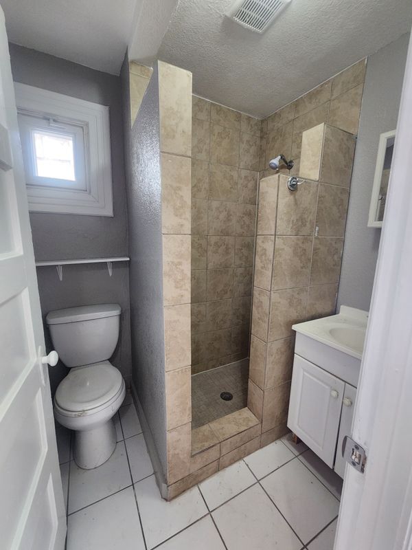 Foto del edificio - 1042 N Clarkson St