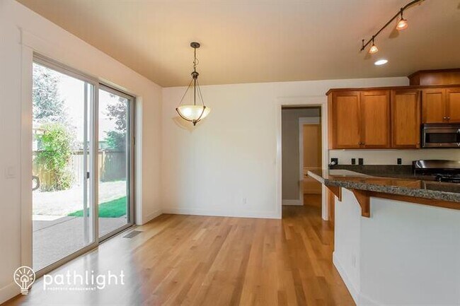 Foto del edificio - 2429 NW Zinfandel Loop, McMinnville, OR, 9...