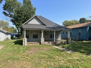 Building Photo - 1606 N Elm St