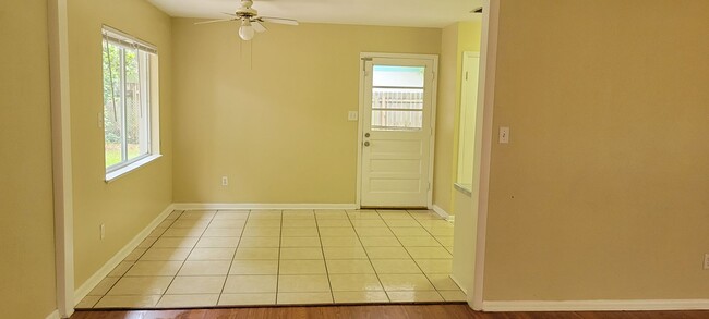 Building Photo - 4/2 (Madison Park) Nice home in quiet neighborhood