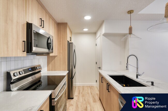 Building Photo - 562 Seton Cir SE