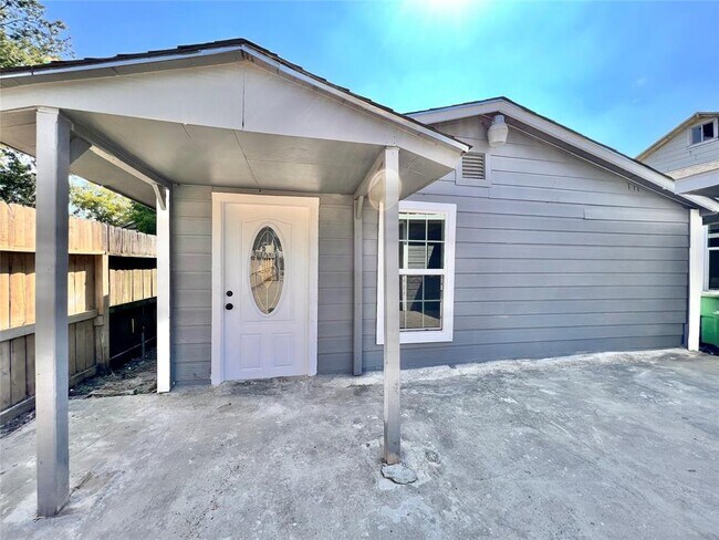 Building Photo - 207 Coronado St